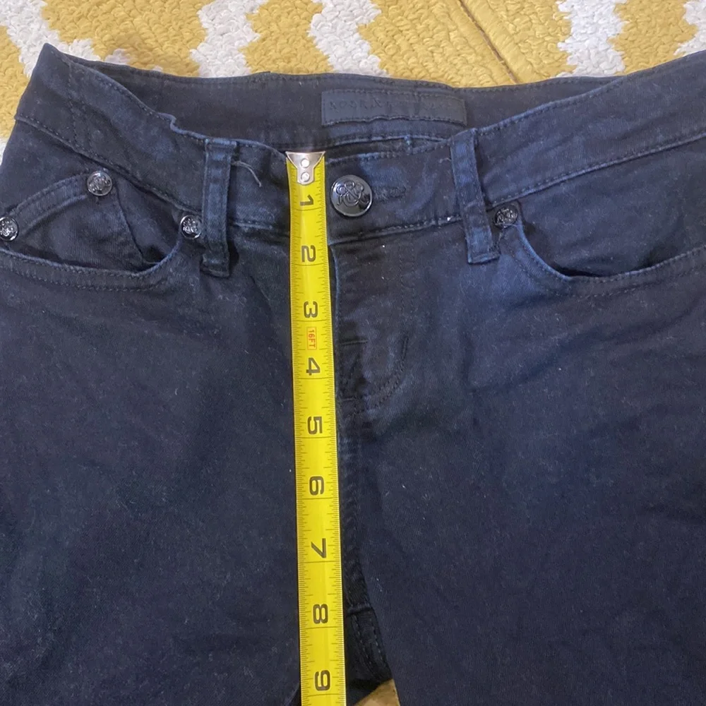 ROCK & REPUBLIC Kasandra 4 black bootcut jeans in EUC
